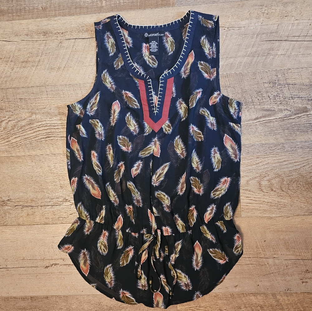 Women's Signature Studio feather print blouse size M